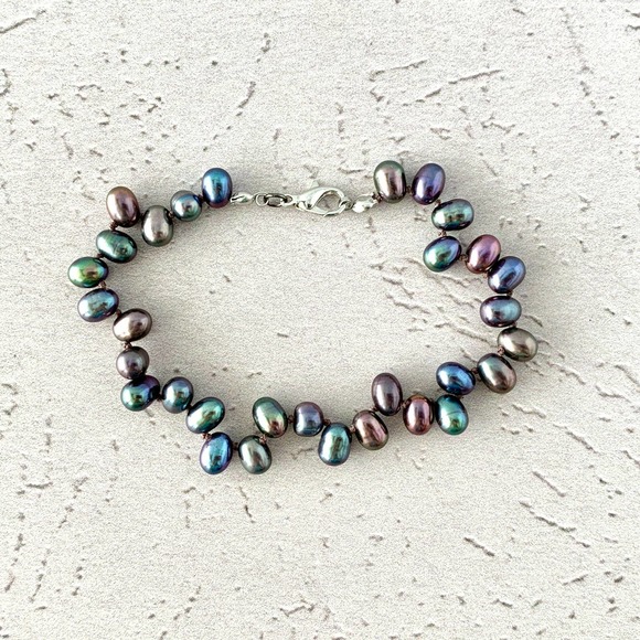 Knotted Peacock Freshwater Pearl Bracelet - Picture 3 of 6